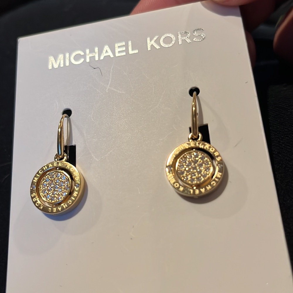 New MICHAEL KORS GOLD-TONE FLIP GLITZ REVERSIBLE CRYSTAL PAVE EARRINGS NEW - Picture 8 of 12